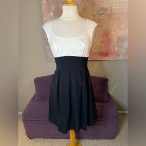 Nine West Black and White‎ Cap Sleeve Pleated Midi Dress Size 4